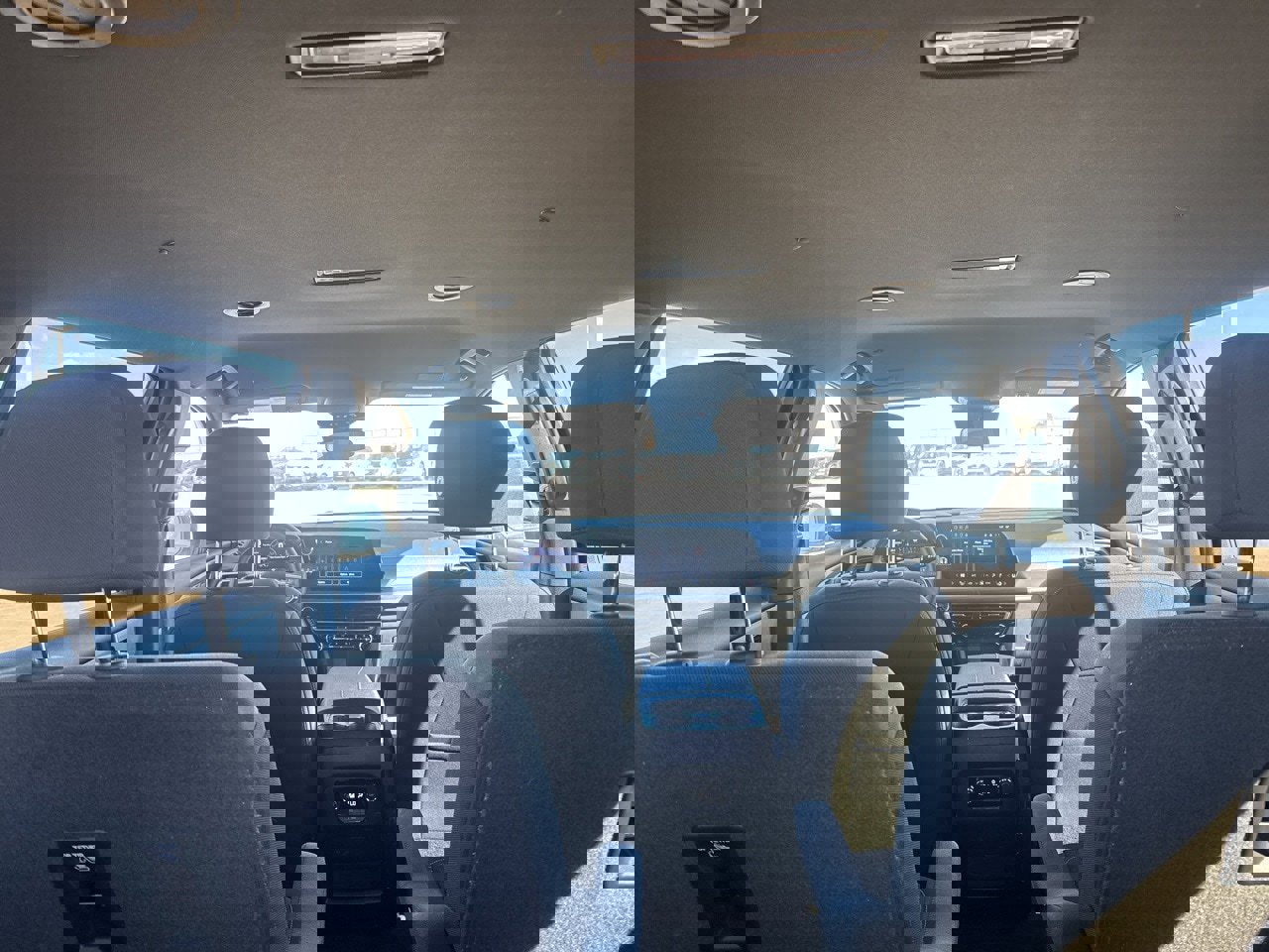 Used 2025 Chevrolet Traverse LT image 26