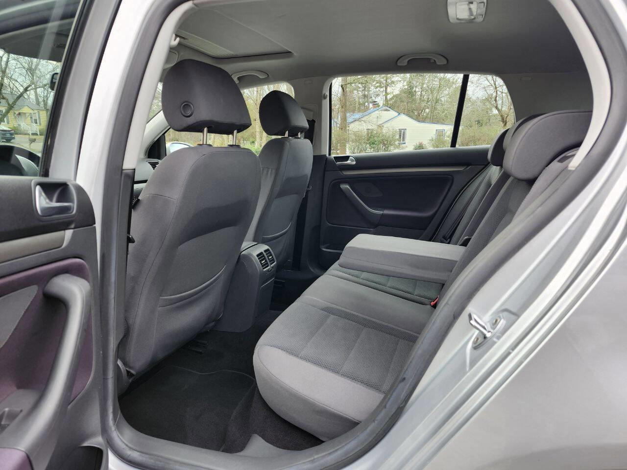 Used 2006 Volkswagen Rabbit 4-Door image 5