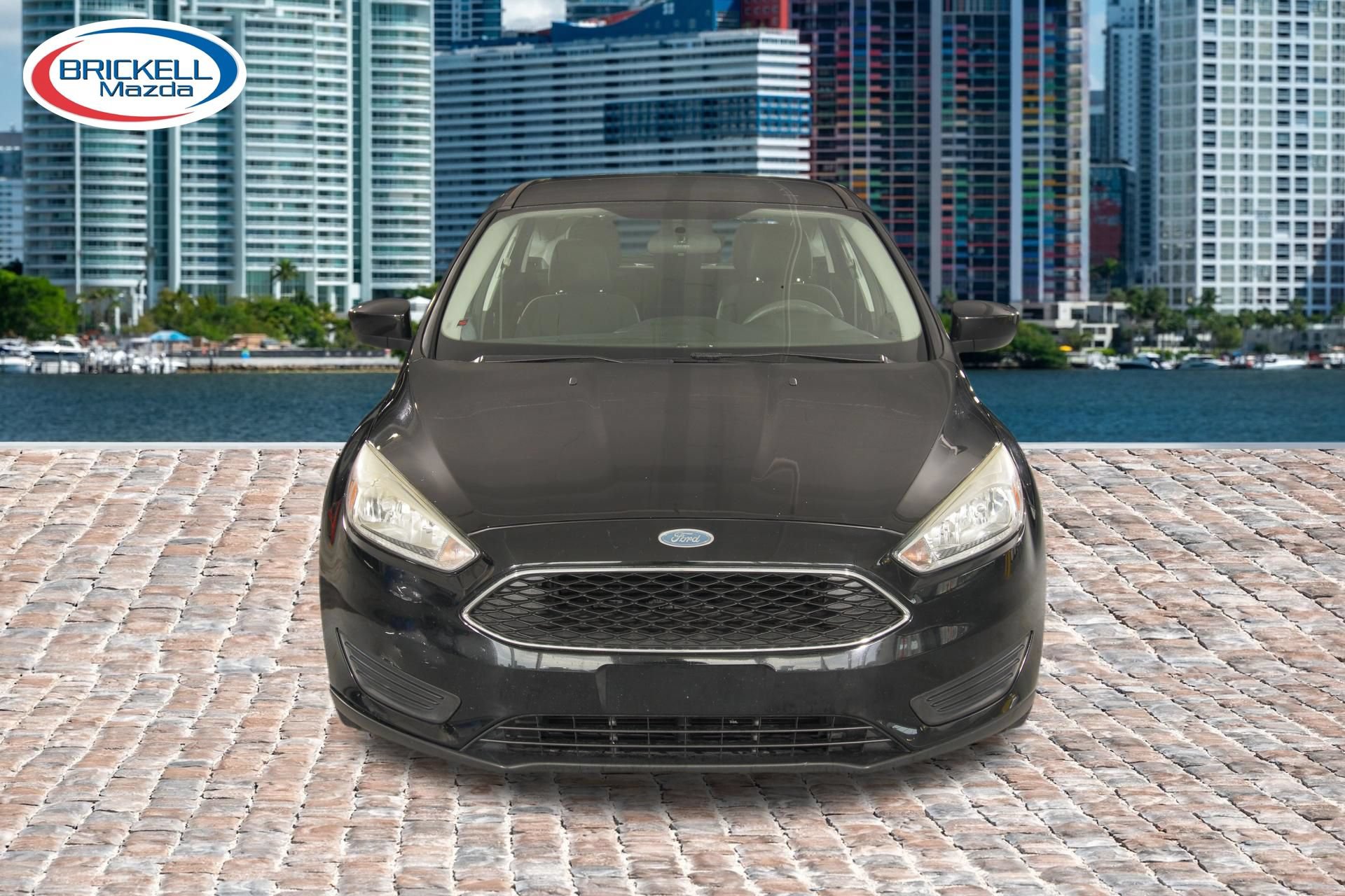 Used 2018 Ford Focus SE FWD image 2