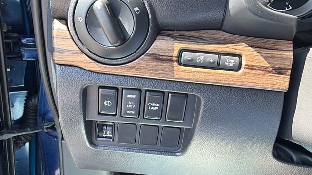 Used 2018 Nissan Titan SL w/ Chrome Package AWD/4WD image 20