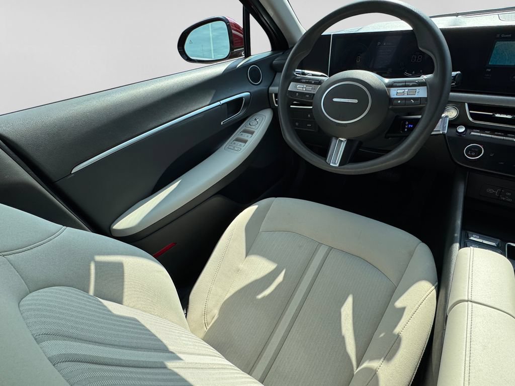 Used 2025 Hyundai Sonata SEL FWD image 19