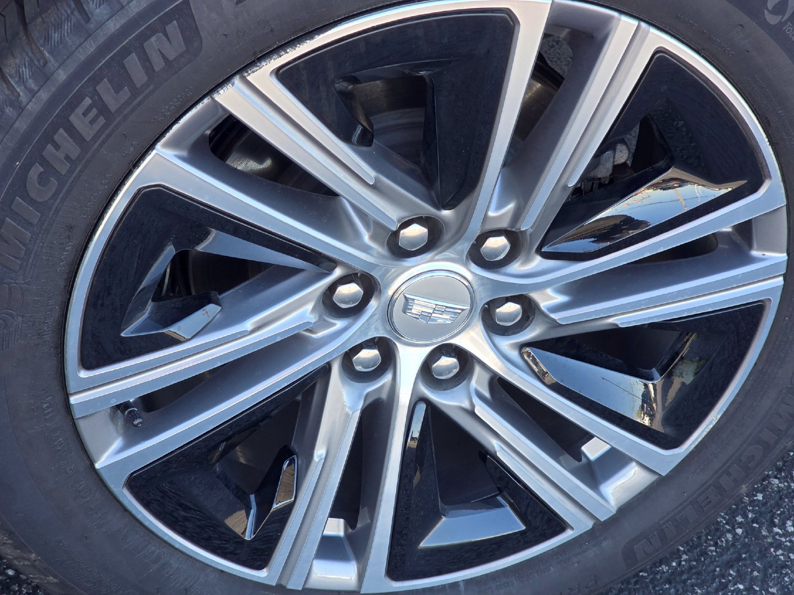 Certified 2025 Cadillac Lyriq Luxury w/ LPO, Floor Liner Package AWD/4WD image 10