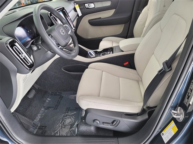 New 2026 Volvo XC40 B4 Plus w/ Climate Package image 9