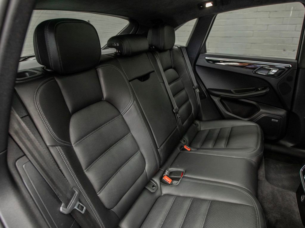 Used 2017 Porsche Macan Turbo AWD/4WD image 28