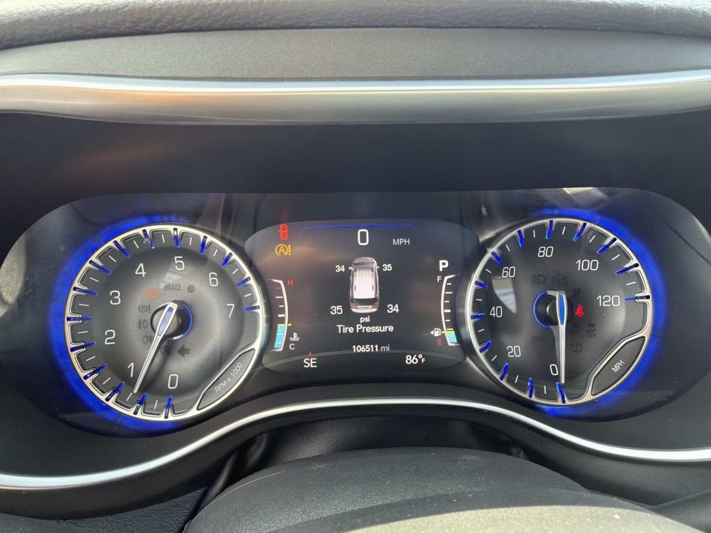 Used 2020 Chrysler Pacifica Limited FWD image 30