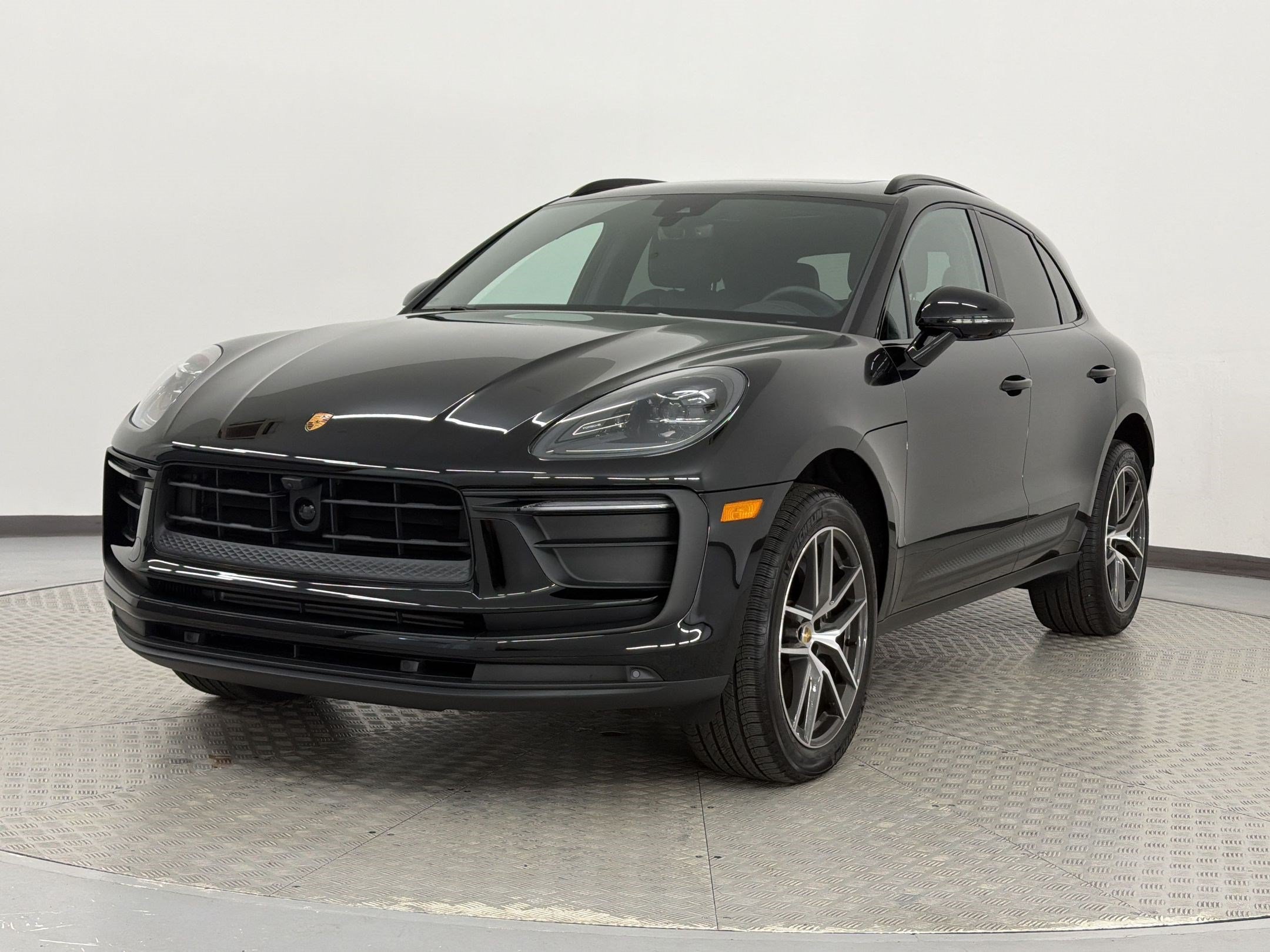 Used 2026 Porsche Macan AWD/4WD image 1