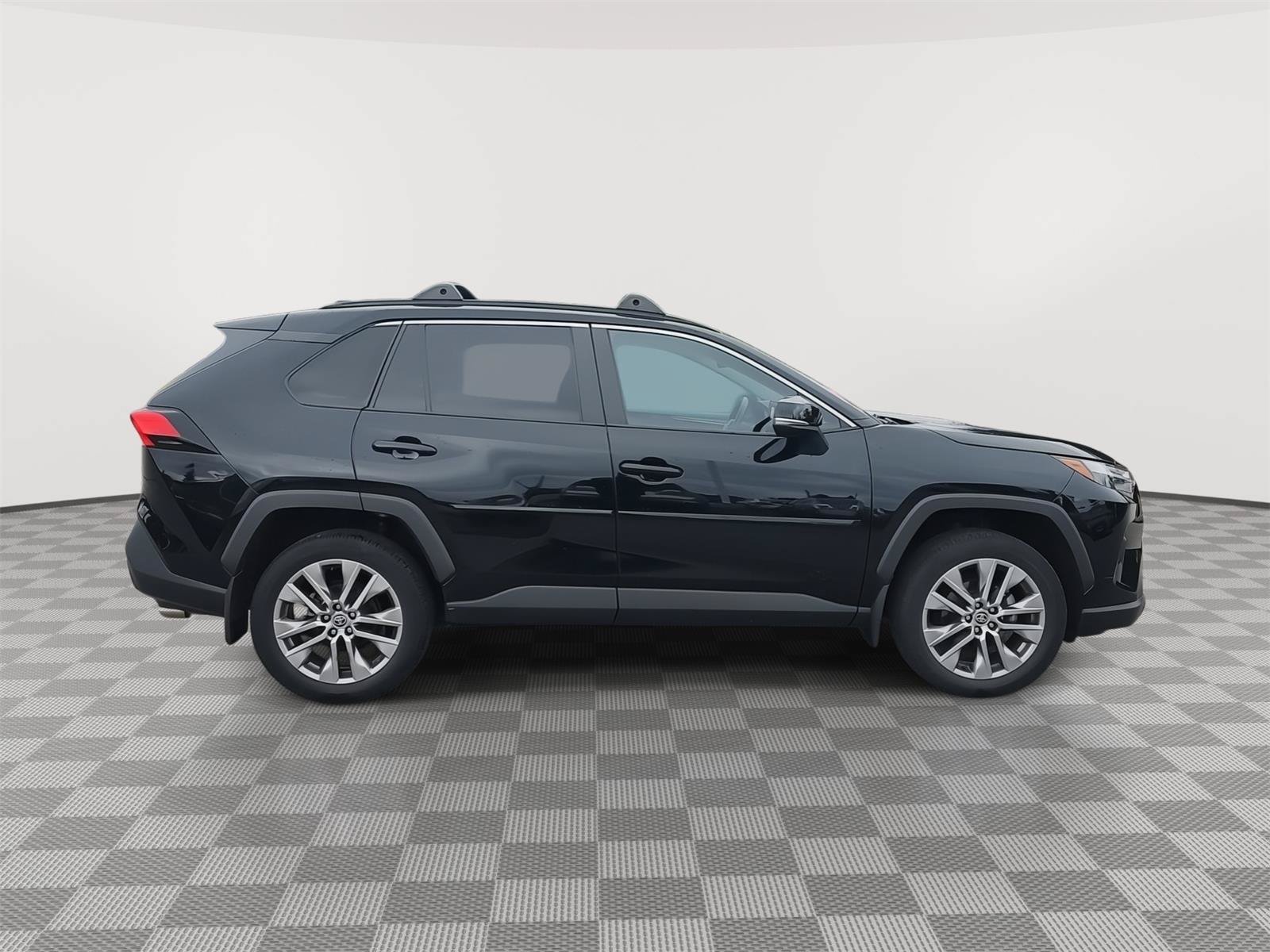 Used 2022 Toyota RAV4 XLE Premium AWD/4WD image 30
