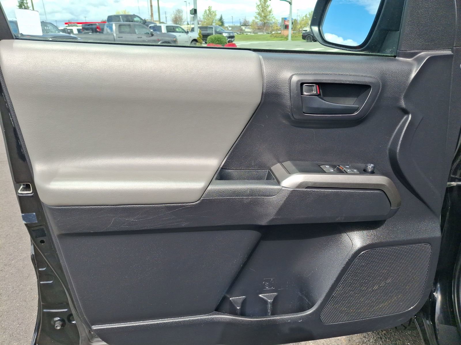 Used 2020 Toyota Tacoma SR5 image 19