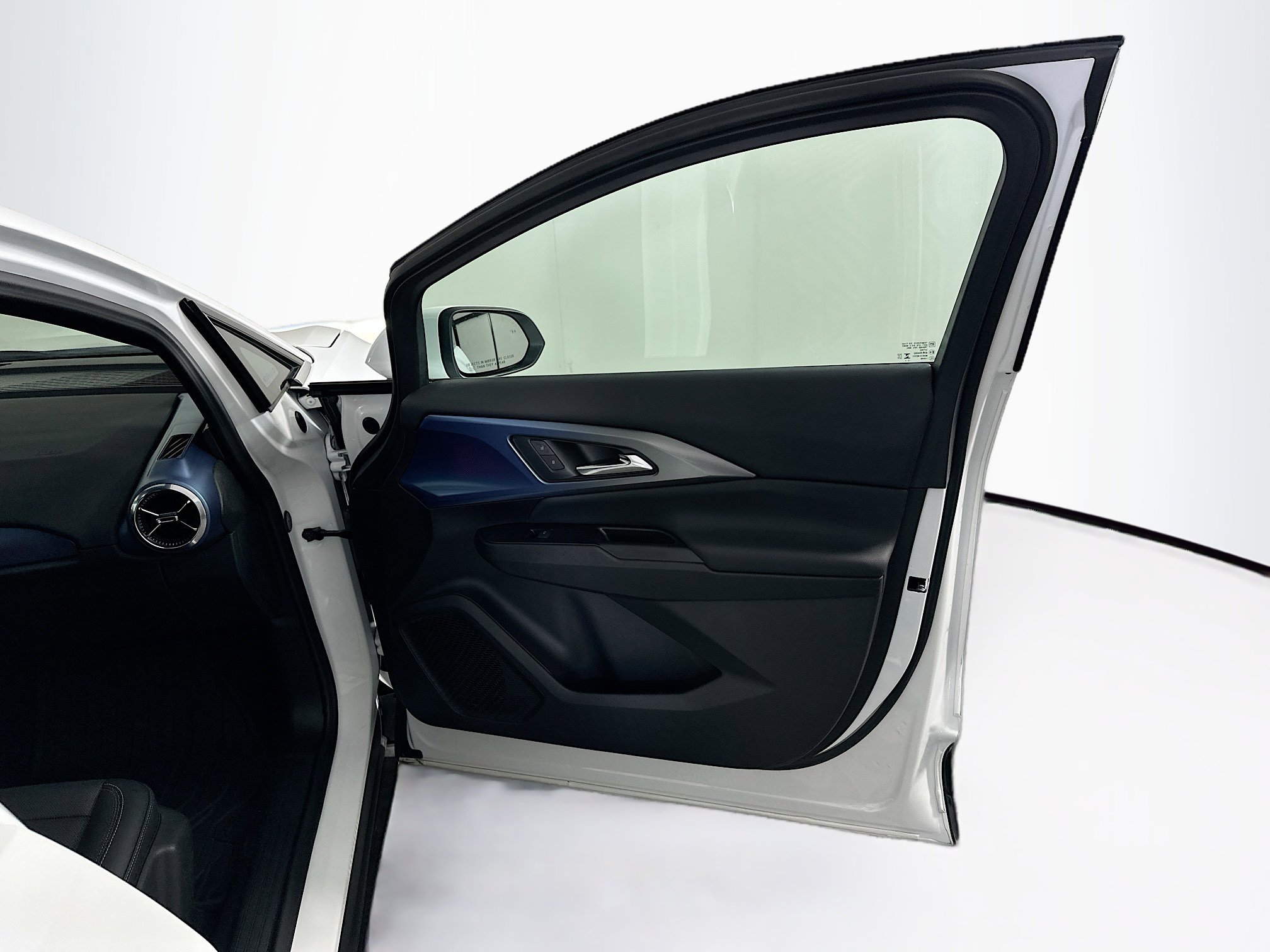 Used 2024 Chevrolet Equinox EV LT image 34