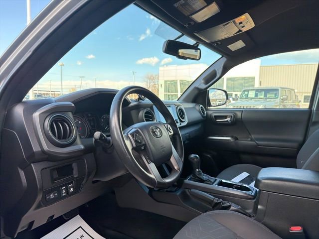 Used 2017 Toyota Tacoma TRD Sport w/ Tow Package (A/T) image 19