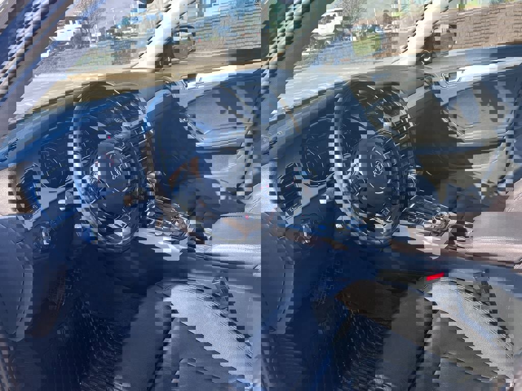 Used 2015 Audi A4 2.0T Premium Plus w/ Technology Package image 9