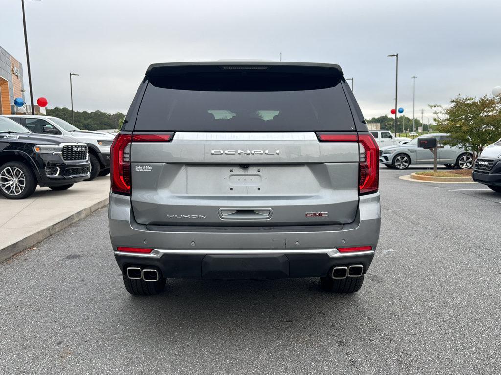 Used 2026 GMC Yukon Denali w/ Sun & Power Step Package AWD/4WD image 9