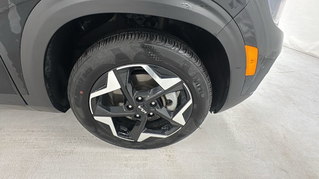 Used 2024 Kia Seltos EX image 9