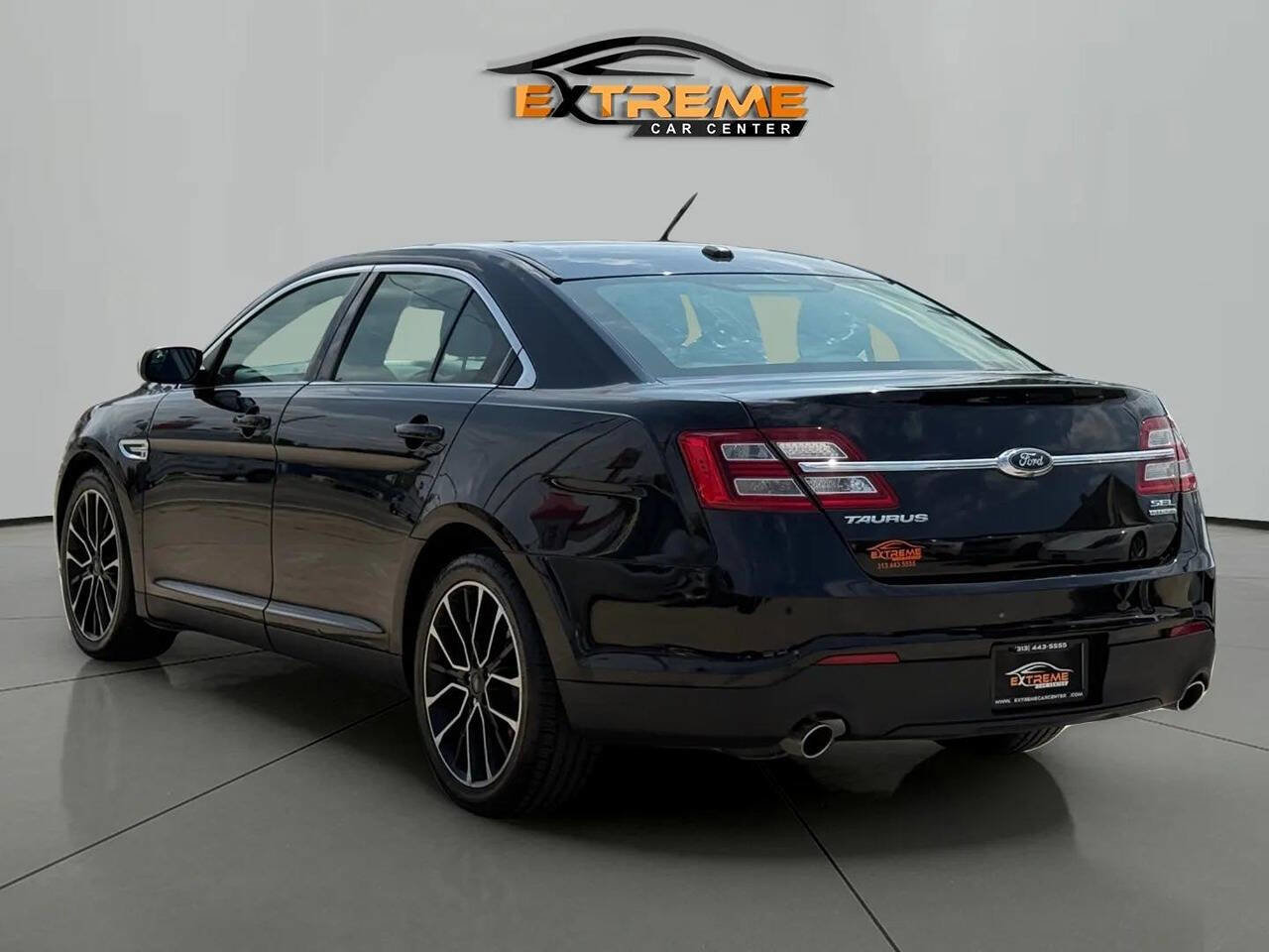 Used 2017 Ford Taurus SEL w/ Equipment Group 201A image 5