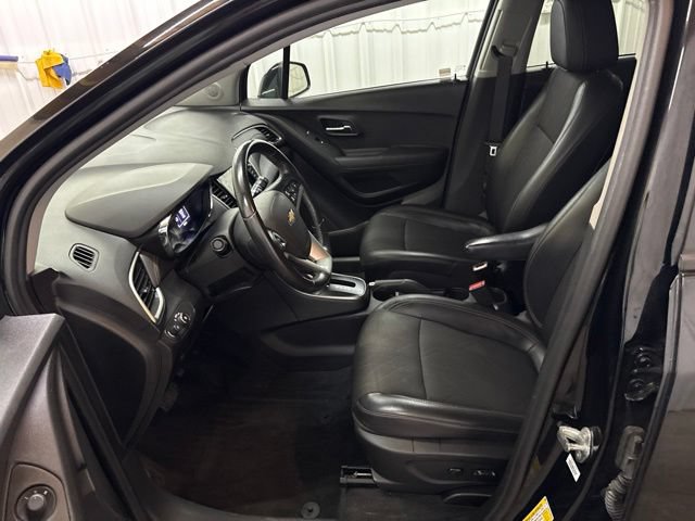 Used 2019 Chevrolet Trax LT w/ Sun & Sound Package AWD/4WD image 23