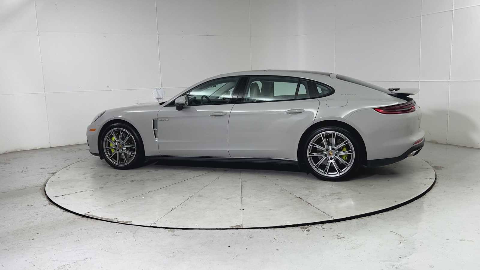 Used 2018 Porsche Panamera 4 Executive image 3