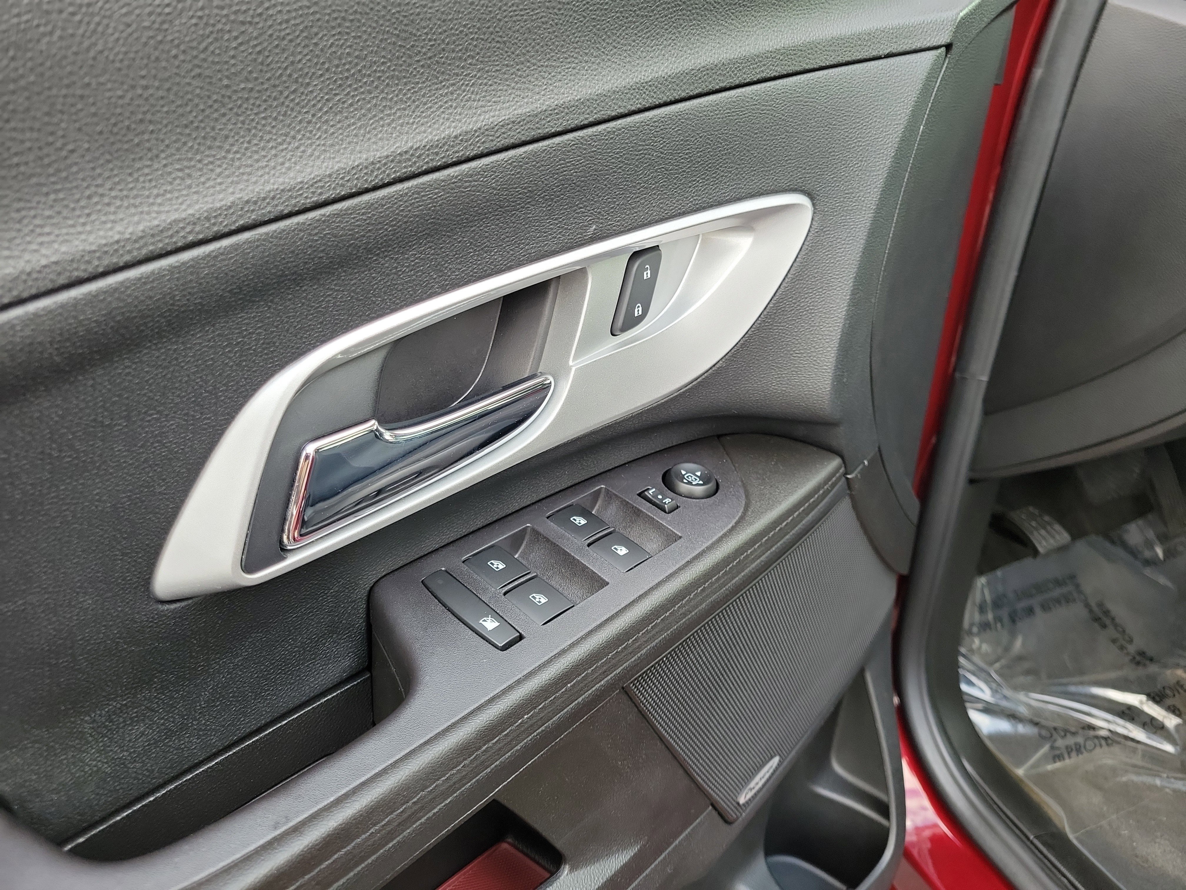 Used 2017 Chevrolet Equinox LT image 18