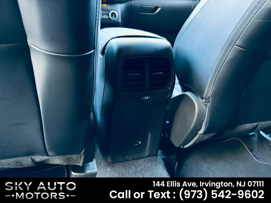 Used 2023 Ford Escape ST-Line FWD image 8