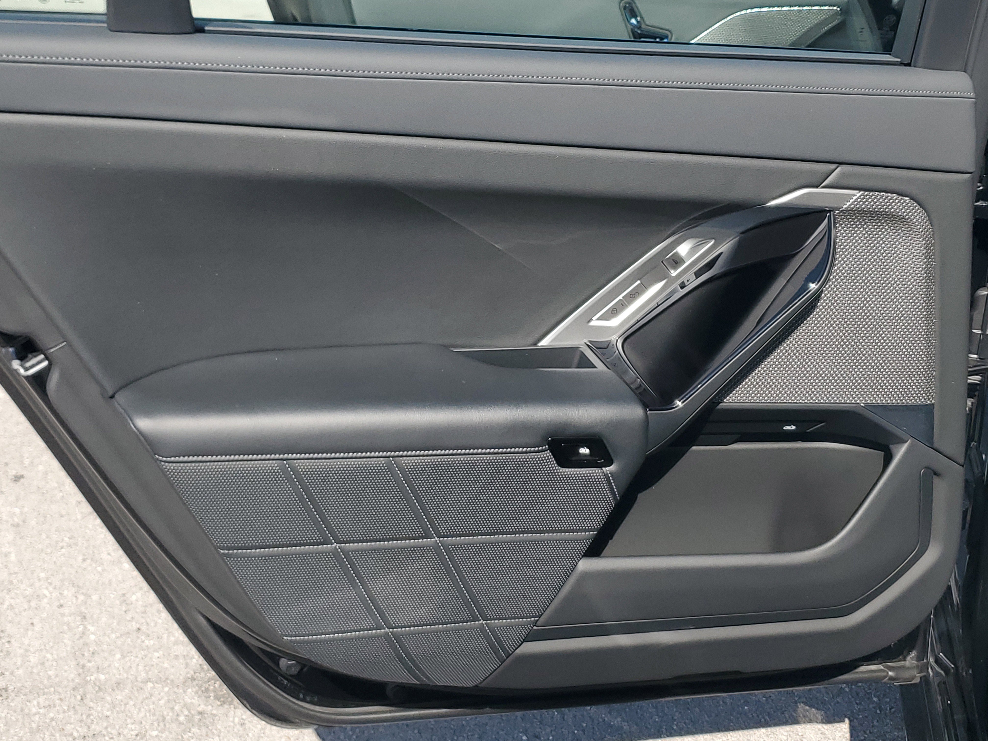Used 2024 BMW 740i image 21