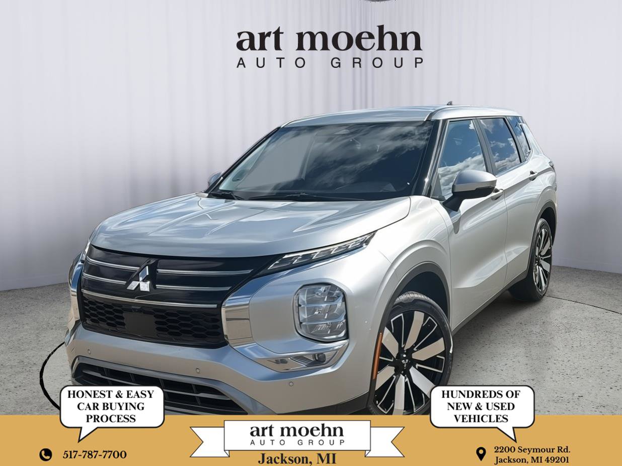 Used 2025 Mitsubishi Outlander SE