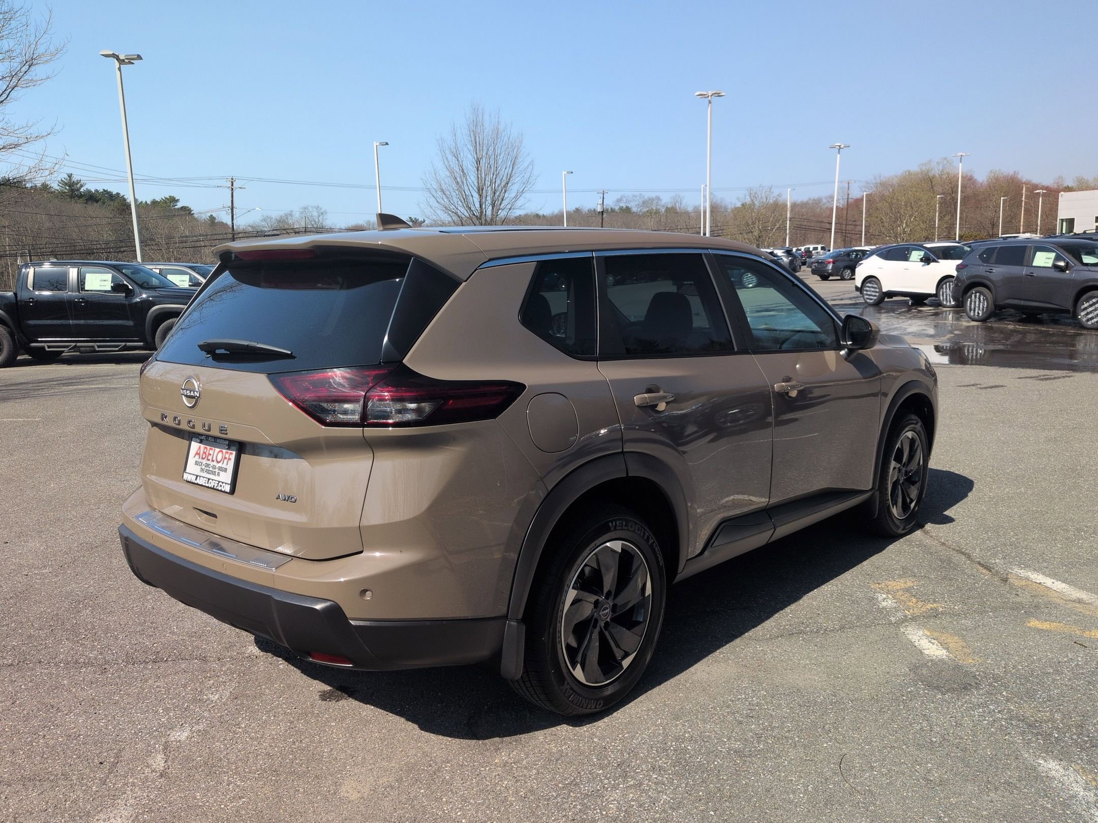 Used 2025 Nissan Rogue SV image 5