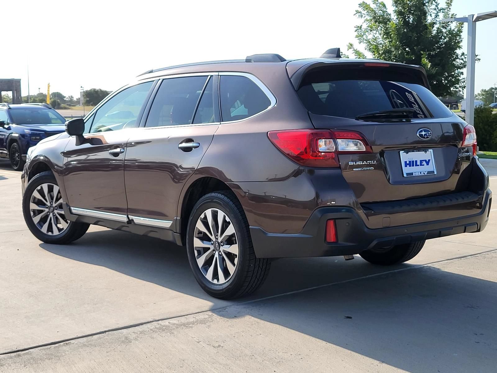 Used 2019 Subaru Outback 2.5i Touring w/ Popular Package #3A AWD/4WD image 3