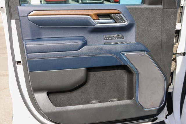 Used 2023 Chevrolet Silverado 1500 High Country w/ Technology Package image 12