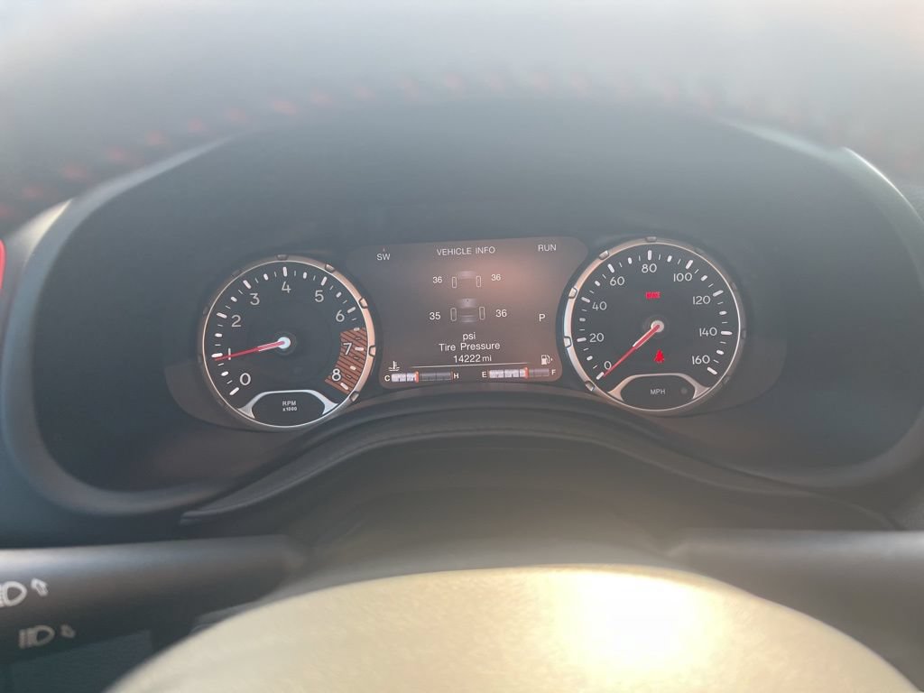 Used 2023 Jeep Renegade Latitude w/ Sun/Sound Group AWD/4WD image 20