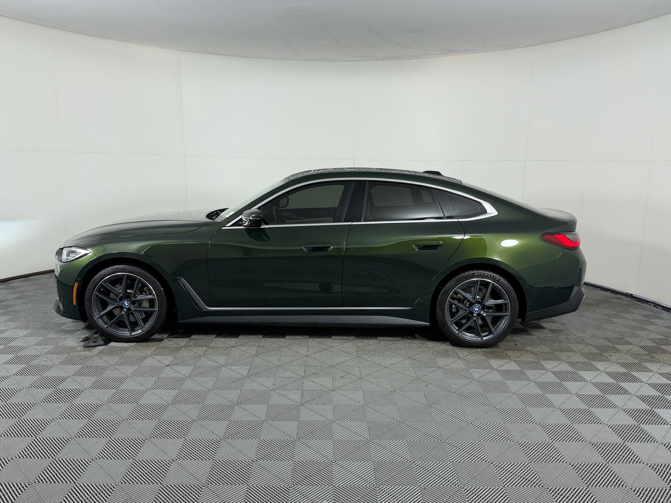 Used 2023 BMW i4 eDrive35 w/ Premium Package RWD image 2