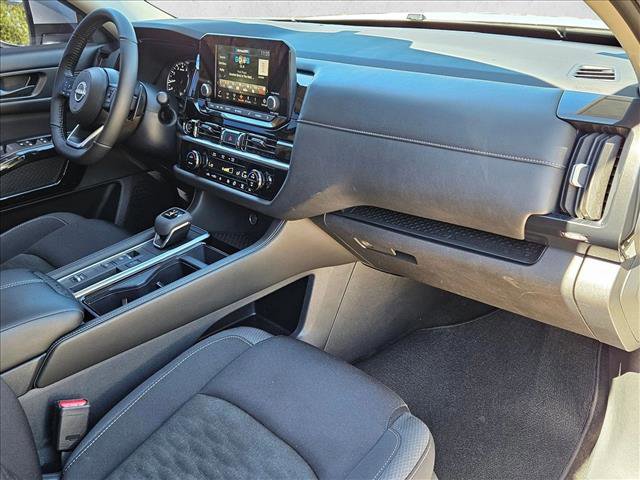 Used 2024 Nissan Pathfinder SV w/ SV Premium Package image 23