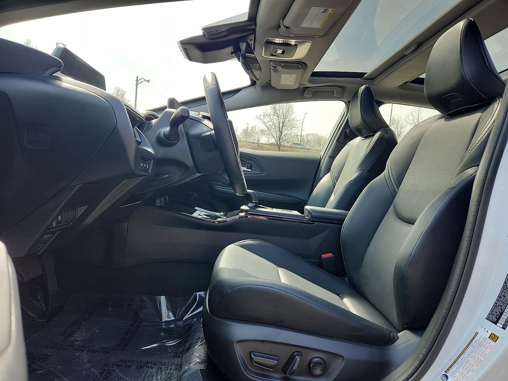 Used 2025 Toyota Prius image 13