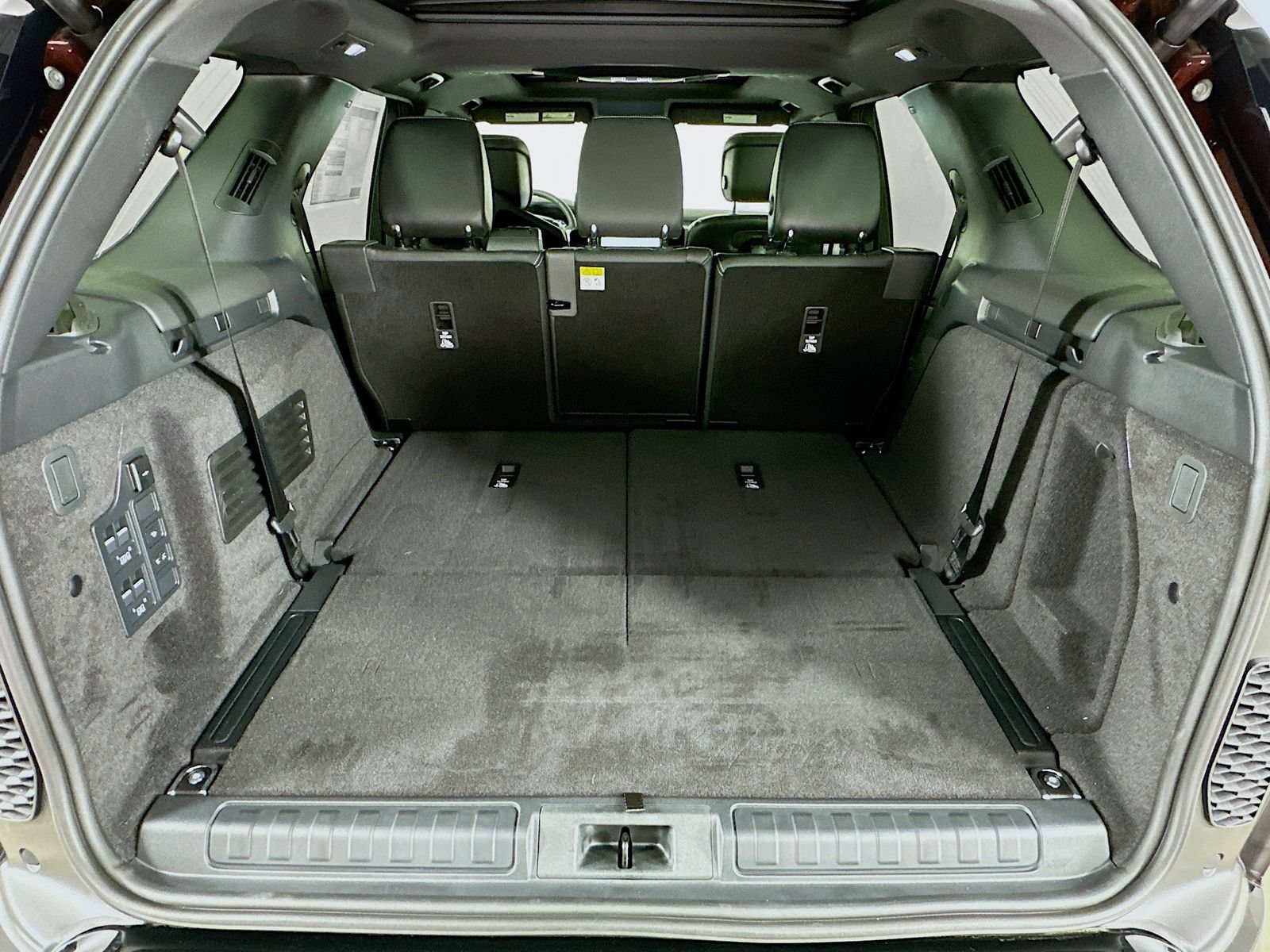 New 2026 Land Rover Discovery Limited Edition AWD/4WD image 42