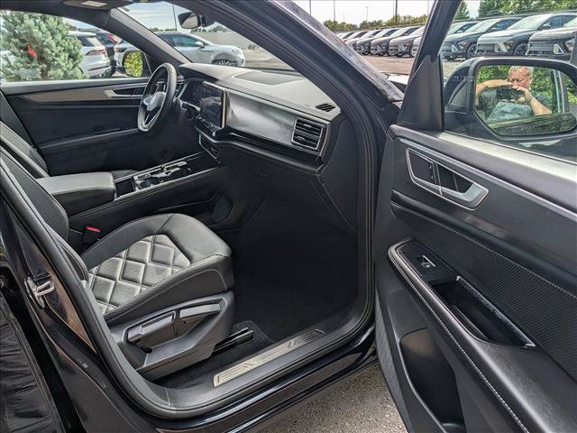 Used 2024 Volkswagen Atlas Cross Sport SE AWD/4WD image 12