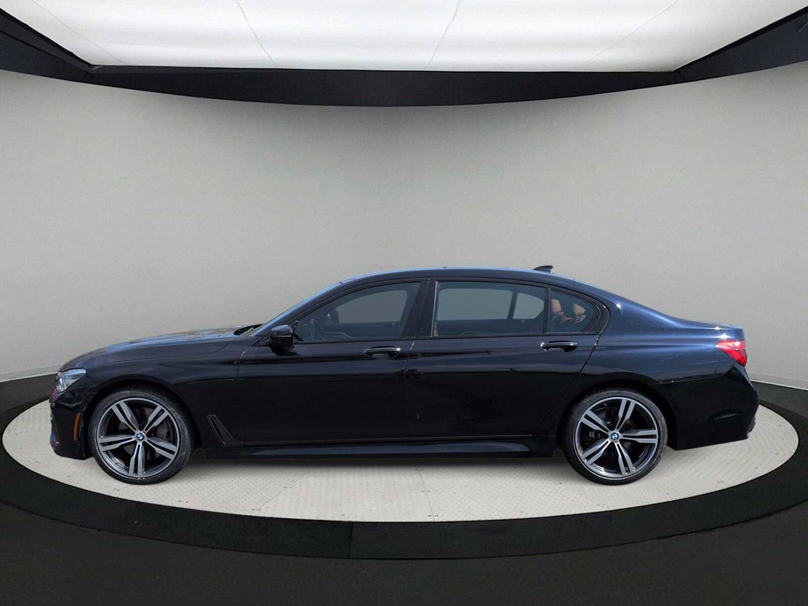 Used 2019 BMW 750i xDrive w/ M Sport Package image 5