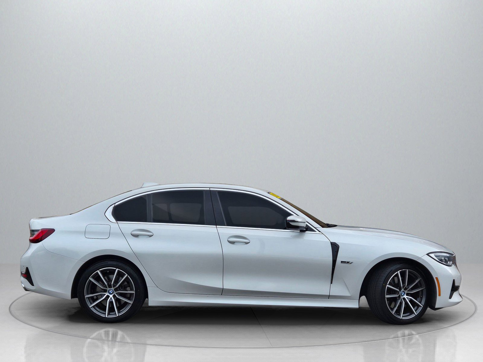 Used 2022 BMW 330e image 9