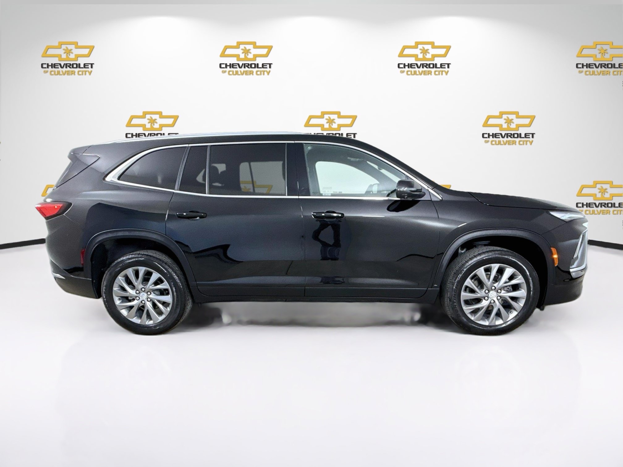 Used 2025 Buick Enclave Preferred FWD image 9