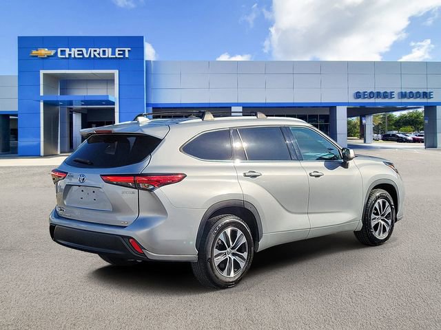 Used 2022 Toyota Highlander XLE image 4