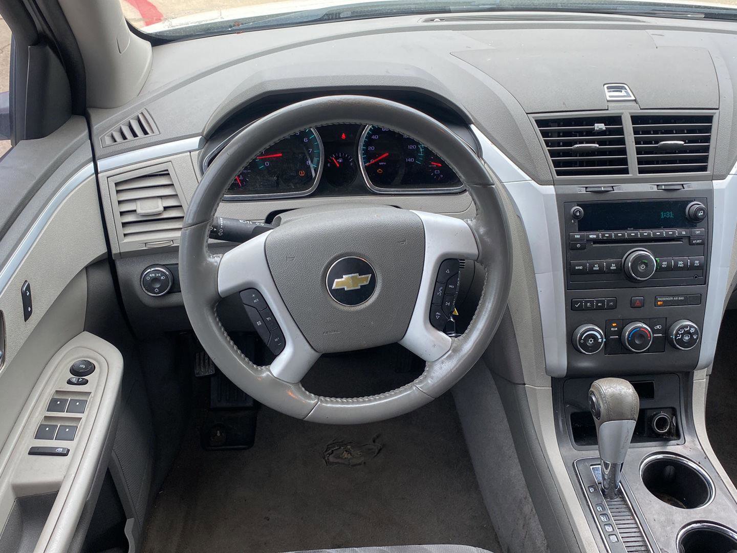Used 2012 Chevrolet Traverse LT FWD image 9