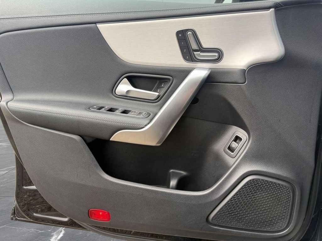 Used 2025 Mercedes-Benz CLA 250 4MATIC image 15