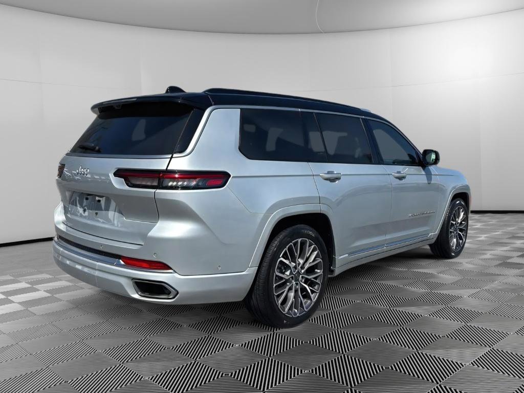Used 2024 Jeep Grand Cherokee L Summit AWD/4WD image 4