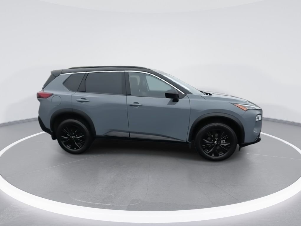 Used 2023 Nissan Rogue SV w/ SV Premium B Package image 9