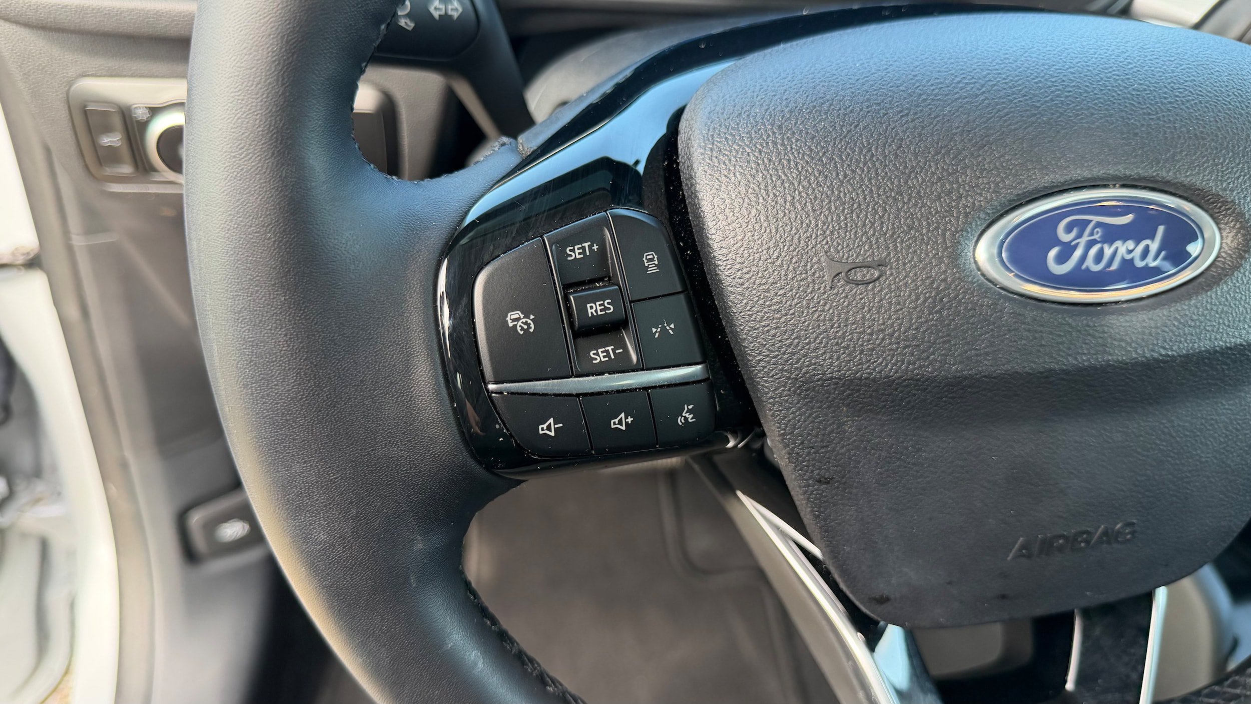 Used 2025 Ford Escape Platinum AWD/4WD image 27