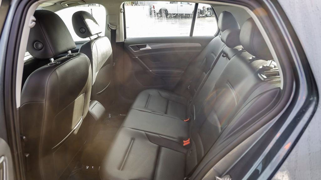 Used 2021 Volkswagen Golf 4-Door image 20