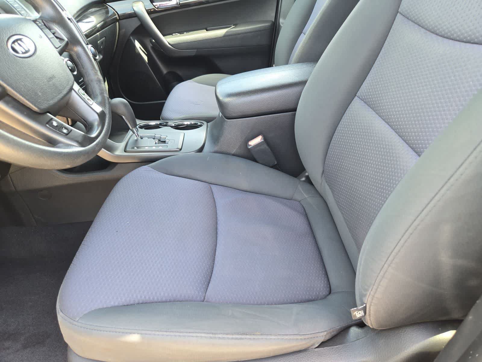 Used 2013 Kia Sorento LX w/ Convenience Pkg FWD image 14