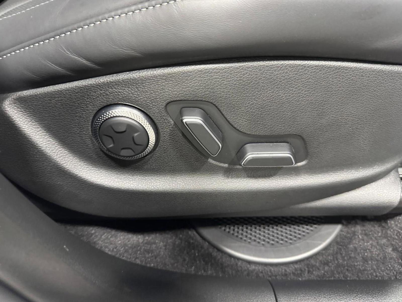 Used 2025 Genesis GV80 3.5T Prestige image 22