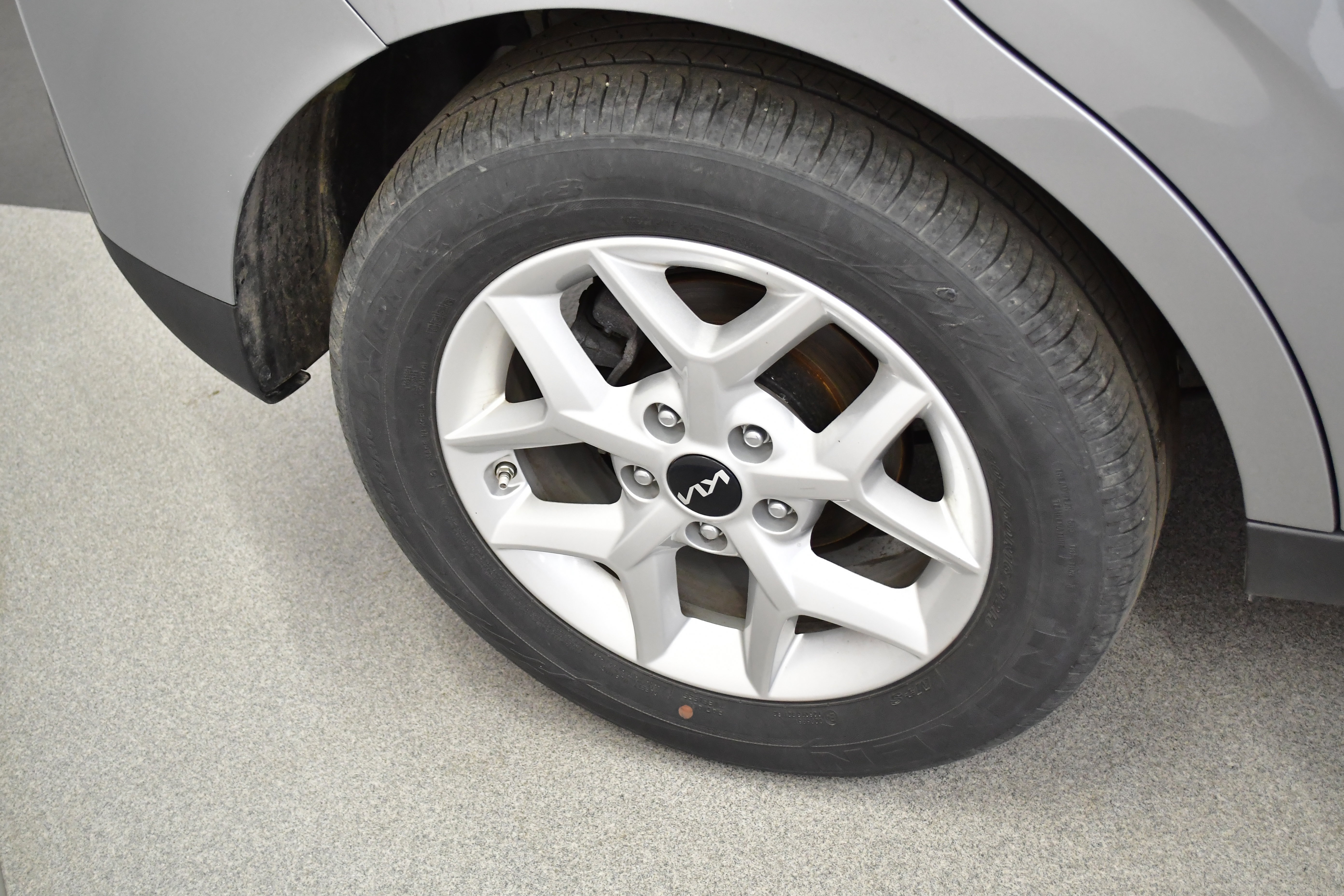 Used 2025 Kia Soul LX w/ LX Technology Package FWD image 35