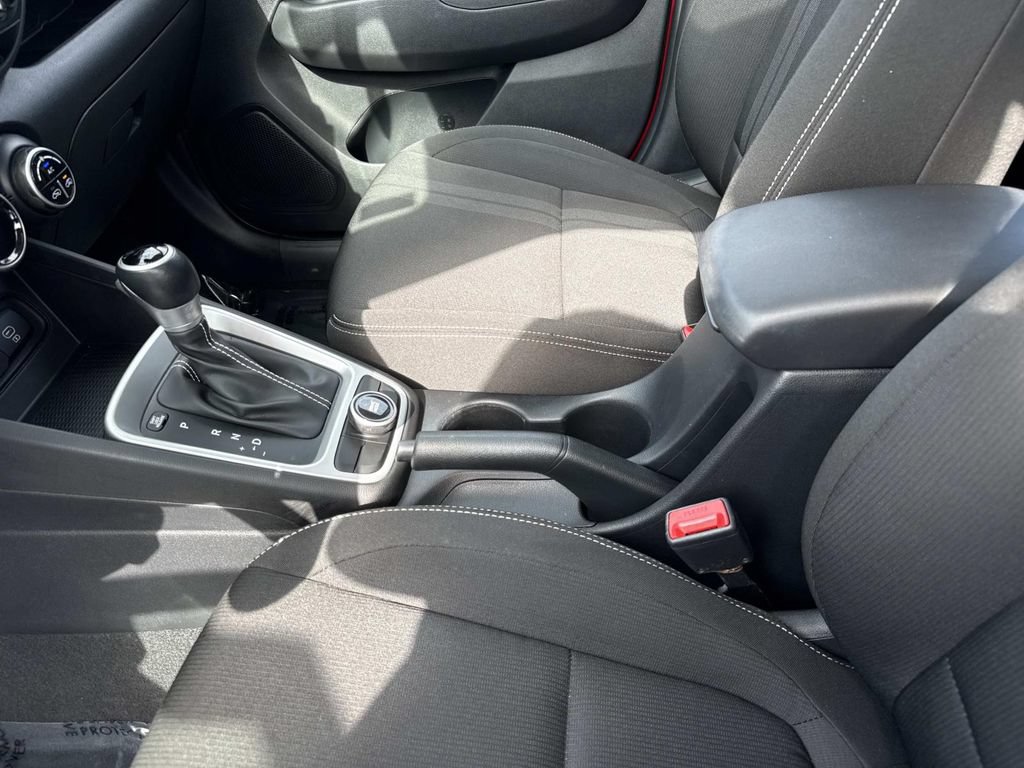 Used 2023 Hyundai Venue SEL w/ Cargo Package FWD image 15