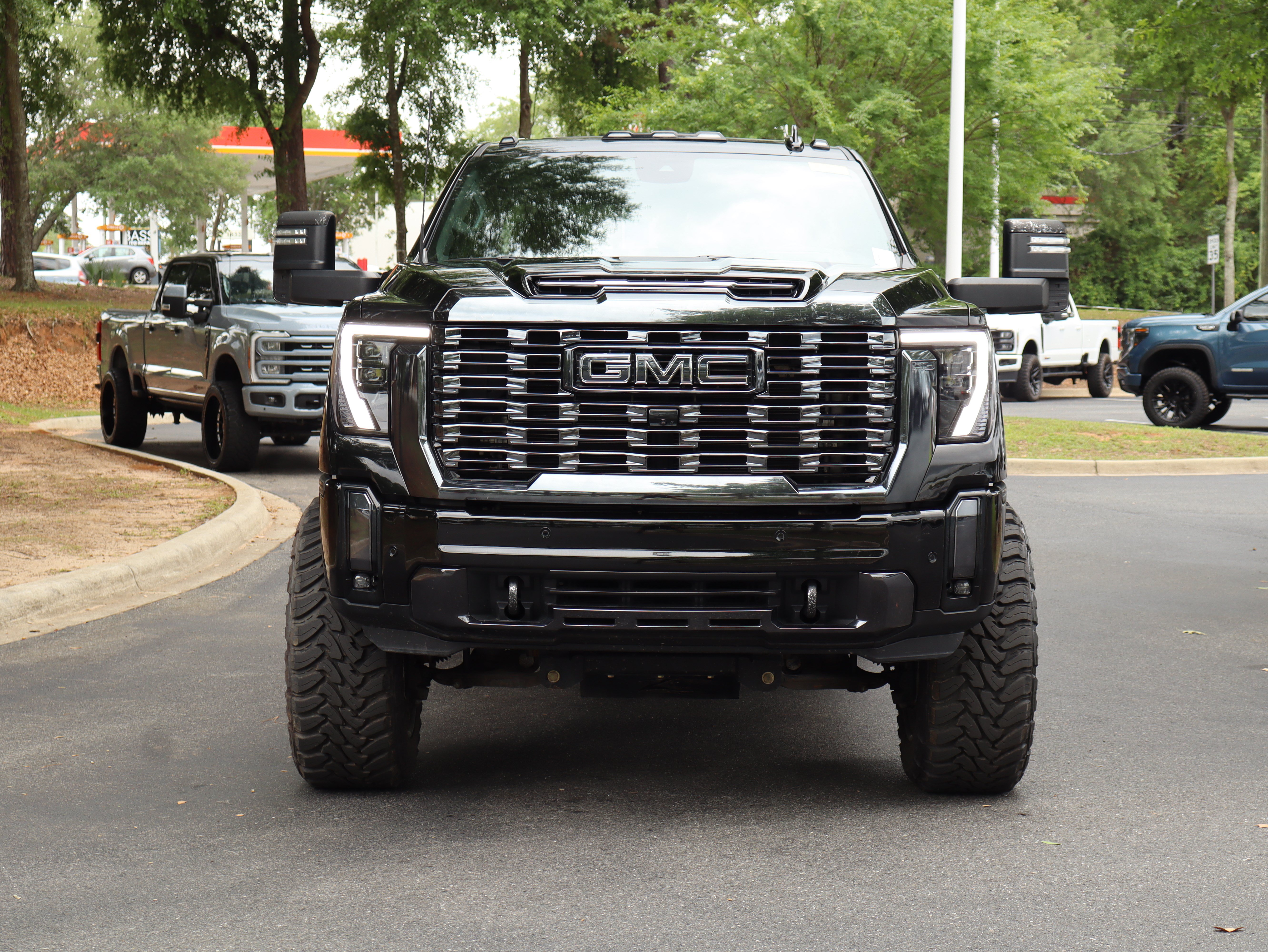 Used 2024 GMC Sierra 2500 Denali Ultimate AWD/4WD image 3