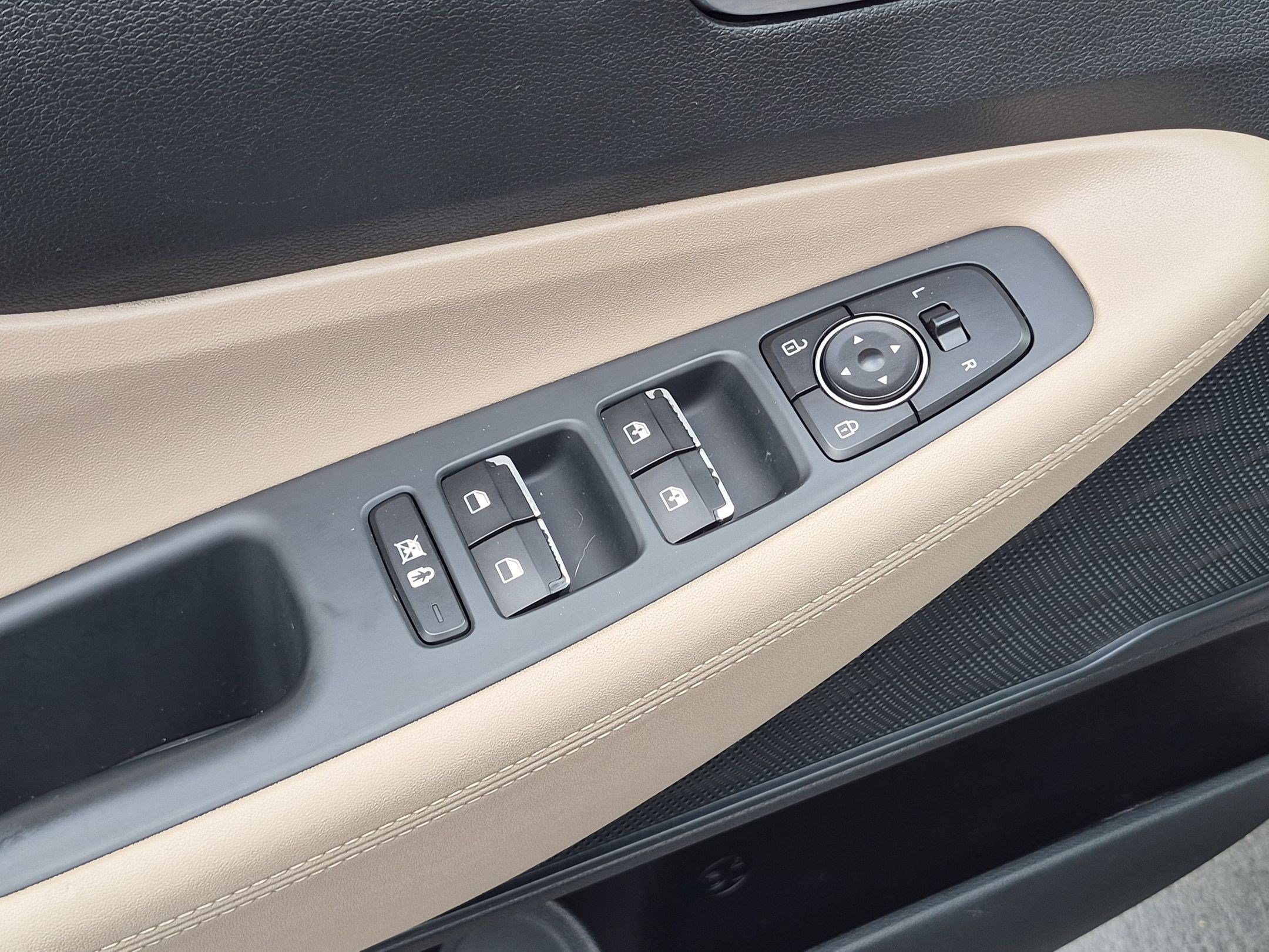 Used 2020 Hyundai Santa Fe SEL FWD image 15