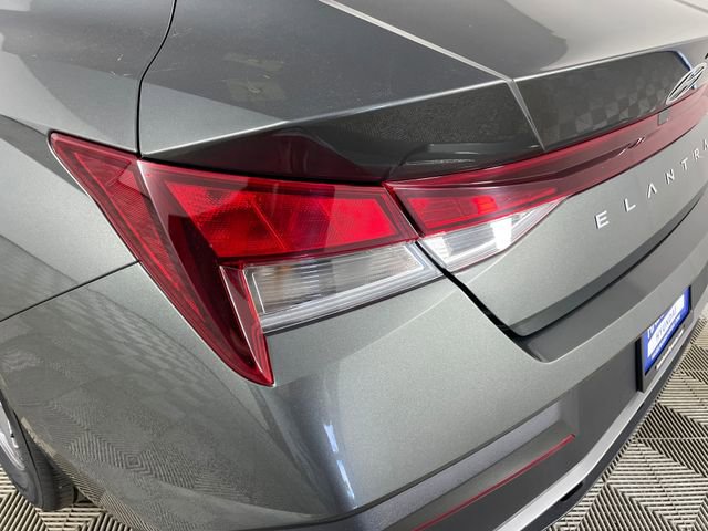 Certified 2025 Hyundai Elantra SE w/ Cargo Package image 19